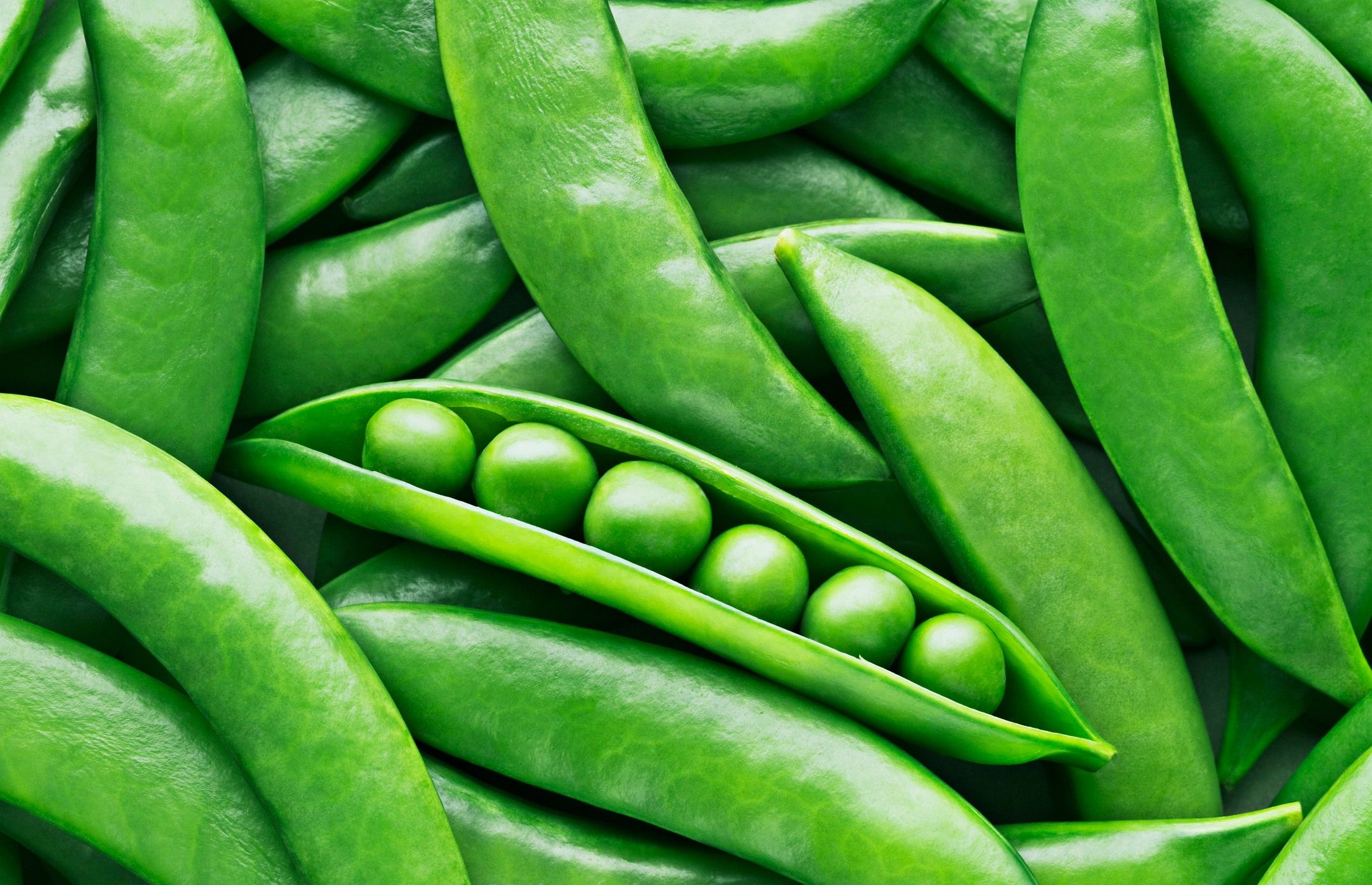 Close-up of fresh peas and pea pods
